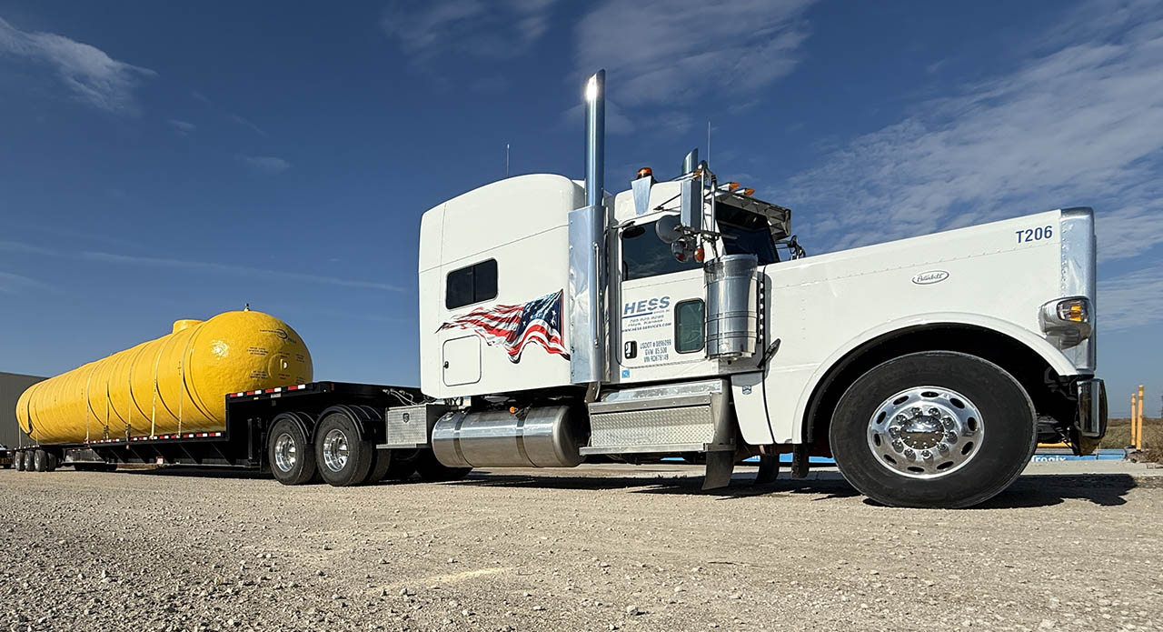 fuel-tank-on-truck-for-delivery